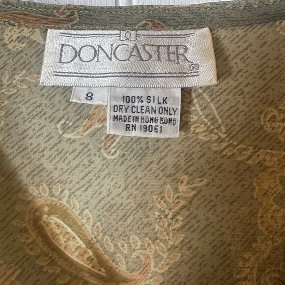 Doncaster Vintage Silk Paisley Print Sleeveless Blouse - Picture 3 of 4
